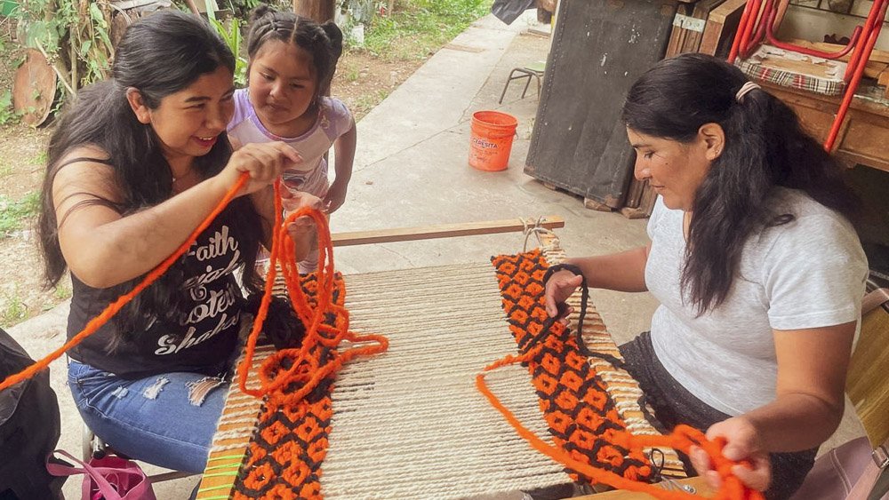 Fortalecimiento de mujeres tejedoras Kondorwaira